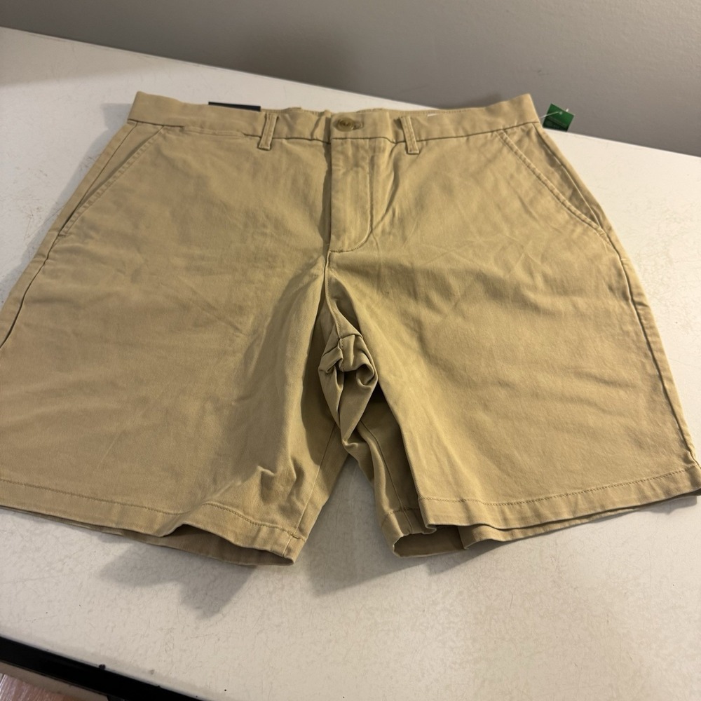 NEW Gap Chino Flat Front 8" Shorts in Beige with Stretch - Size 32